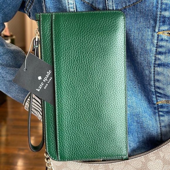 Kate Spade Medium Lucy L-Zip Wristlet Pebble Leather 
COLOR:
Arugula 
NWT - Picture 16 of 16